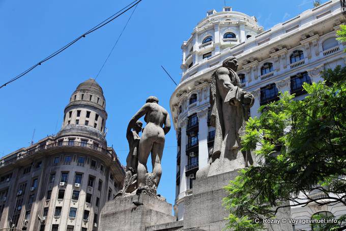 Statuen an der Ecke von Bartolome Mitre, Avenida Roque Sáenz Peña, Buenos Aires - Argentinien