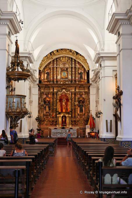 Das Kirchenschiff der Basilika Nuestra Señora del Pilar, Buenos Aires - Argentinien