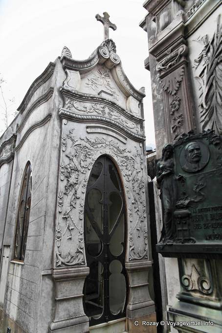 Das Mausoleum von Pedro Latorre und seine Familie, Cementerio de la Recoleta - Argentinien