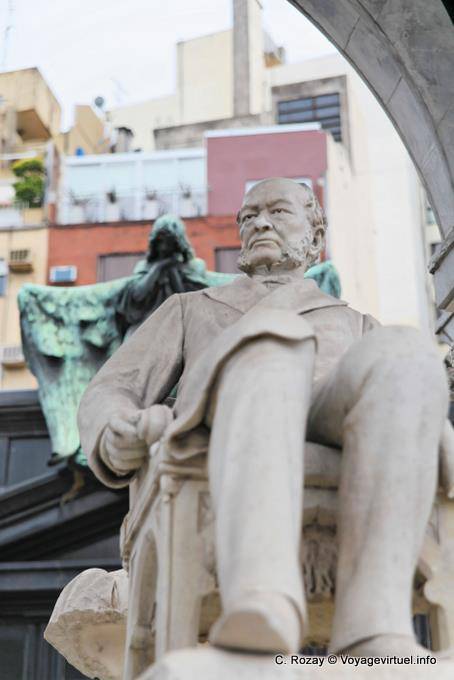 Statue des Denkmals von Salvador María del Carril, Cementerio de la Recoleta - Argentinien