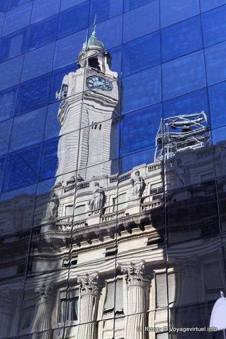 Reflexion des Cabildo, Hipolito Yrigoyen Winkel Peru, Buenos Aires - Argentinien