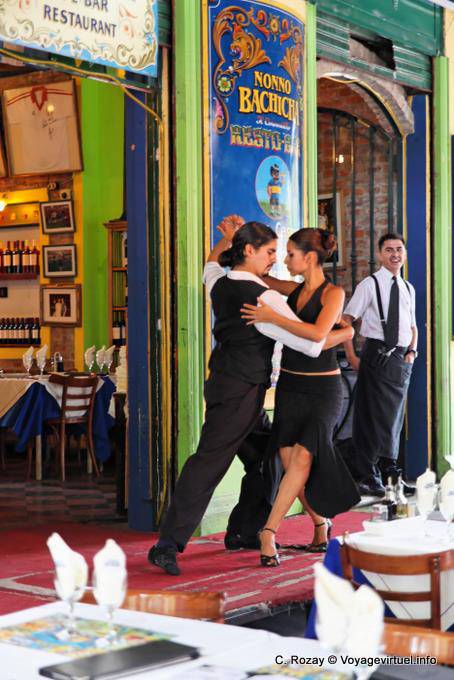 La Boca, Tango vor dem Restaurant Nonno Bachicha, Magallanes, Buenos Aires - Argentinien