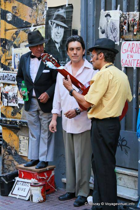 Montserrat, Avenida Defensa, Tango-Player, Buenos Aires - Argentinien