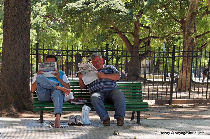 Plaza San Martin, auf der Bank, Buenos Aires - Argentinien