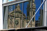 Avenida Juan Domingo Peron, ein Spiegelbild der Merced, Buenos Aires, Argentinien.
