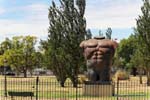 Büste ohne Kopf, Skulptur von Fernando Botero, Parque Thays, Buenos Aires, Argentinien.