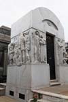 Allegorischen Reliefs Art Deco Mausoleum Atilio Massone, Cementerio de la Recoleta, Argentinien.
