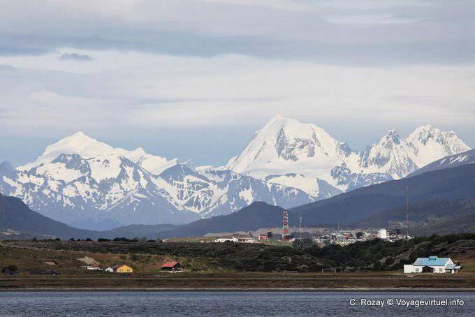 Schneebedeckten Gipfeln der Chile, Landschaft vom Beagle-Kanal, Ushuaia - Argentinien