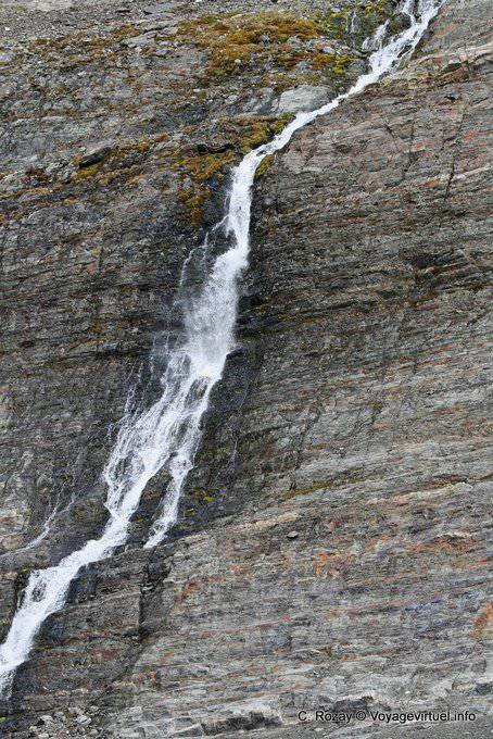 Wasserfall an der Spitze der Moräne des Martial Glacier, Ushuaia - Argentinien
