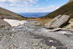 Trinkwasserquelle, unter Bosque und Moräne Martial Glacier, Ushuaia, Argentinien.