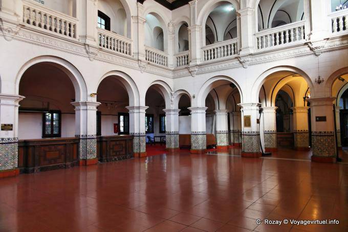 Grande salle en patio intérieur, Mendoza Banco Hypothecario Nacional - Argentinien