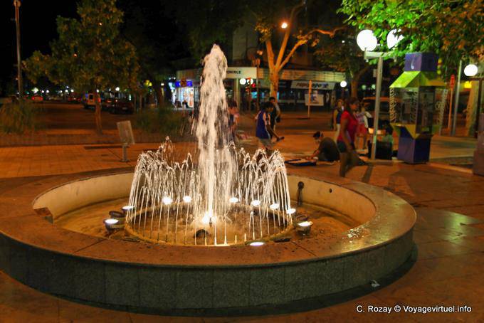 Fontaine, Mendoza Peatonal Sarmiento - Argentinien