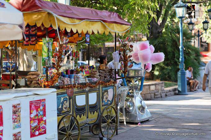 Chariot de commerce ambulant, Mendoza Plaza Independenzia - Argentinien