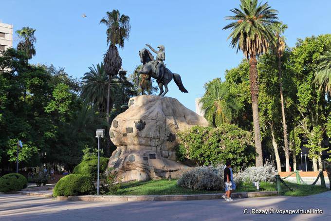 Statue équestre du Libertador, Monumento al General Don José de San Martín, Mendoza Plaza San Martin - Argentinien