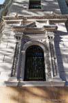 Stil neoplatereske für dieses Fenster Mercantil Andina, Plaza San Martin, Mendoza, Argentinien.