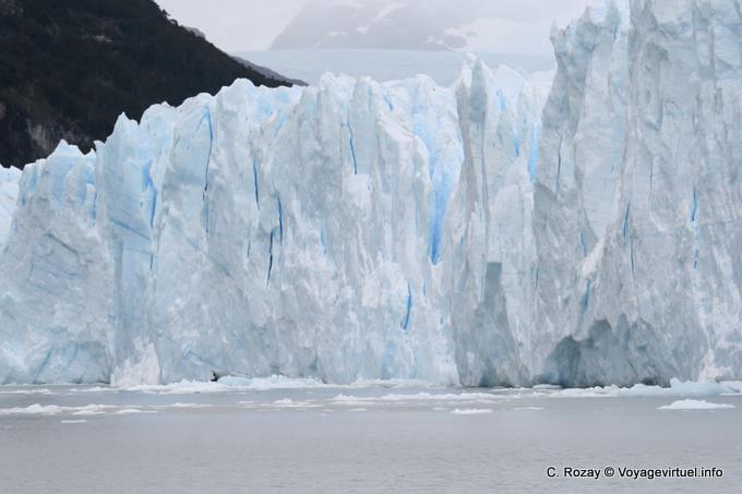 Eine der wichtigsten Sehenswürdigkeiten der südlichen Patagonien, Perito Moreno Gletscher, El Calafate - Argentinien