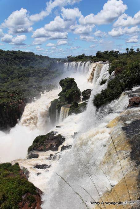 Salto San Martin von der Plattform Bernabe Mendez, Iguazu Wasserfälle zu sehen - Argentinien