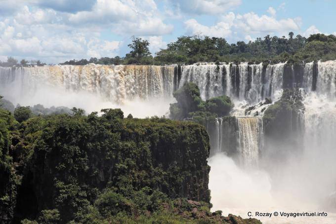 Ein weiterer Blick auf den Salto San Martin, Puerto Iguazu Cataratas - Argentinien