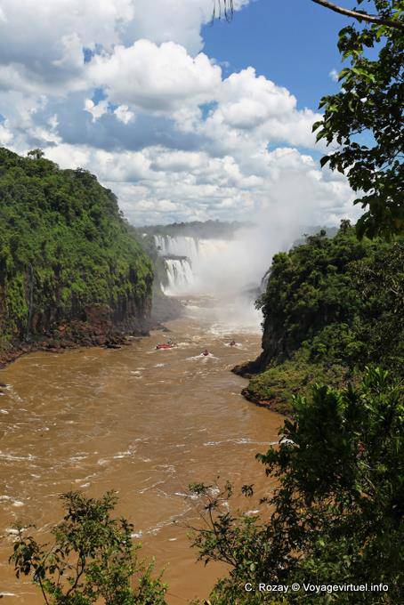 Boote im rio WENIGER, Puerto Iguazu Cataratas angreifen - Argentinien