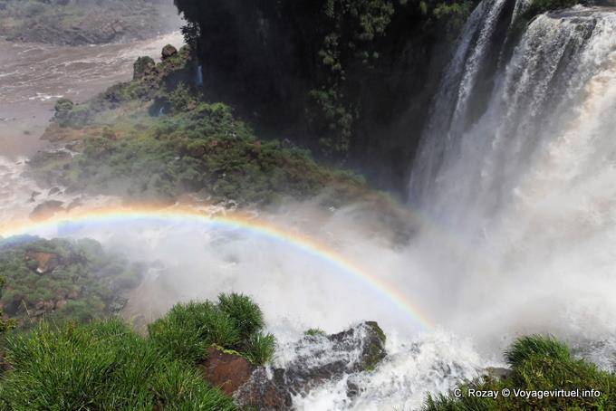 Iridescence in salto Lanusse, Iguazu Wasserfälle - Argentinien