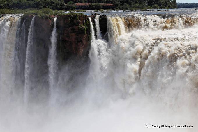 Oberen Teil der Wasserfälle brasilianische Seite, Puerto Iguazu Cataratas - Argentinien