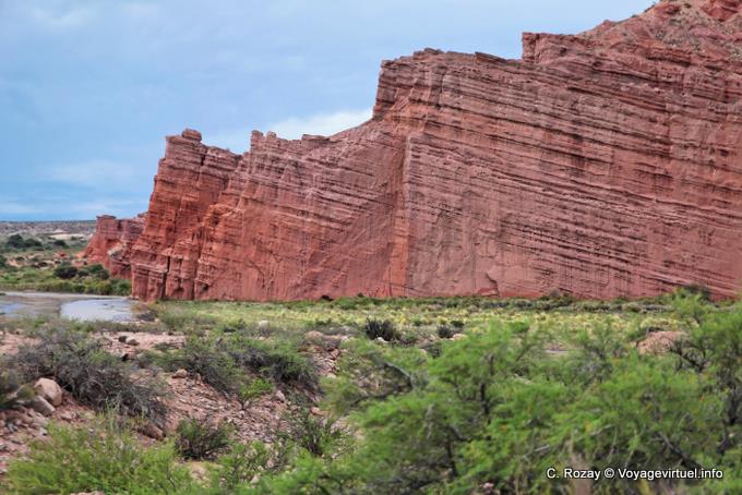 Ein weiterer Blick auf El Castillo (die Burg), Quebrada de las Conchas - Argentinien
