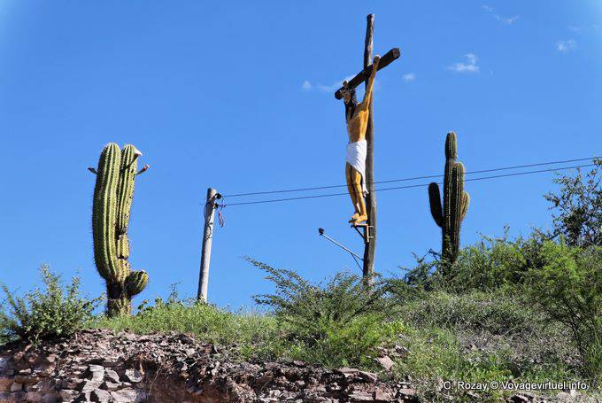 Kruzifix zwischen dem Kaktus, San Agustin de Valle Fertile - Argentinien