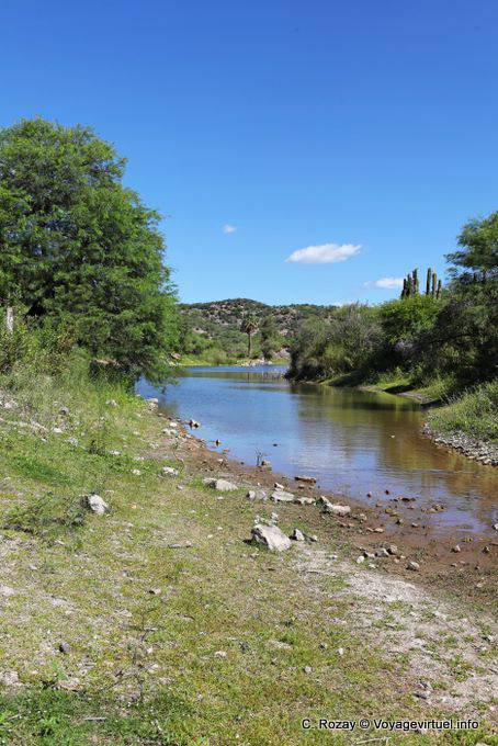 Ein weiterer Blick auf den See, San Agustin de Valle Fertile - Argentinien