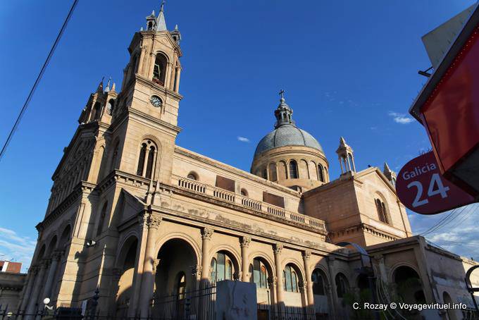 Imponente Catedral für Tages Rioja - Argentinien