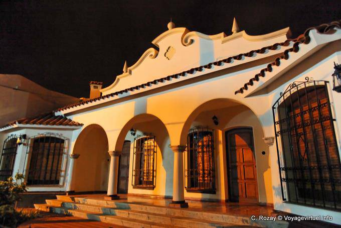 Beleuchtung über Architektur, La Rioja - Argentinien