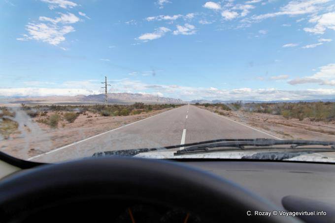 Gerade auf der Ruta 60 vor La Rioja - Argentinien