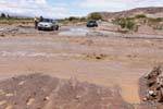 Ruta 40, Hualfin, rio Durchgang in der Flut, Argentinien.