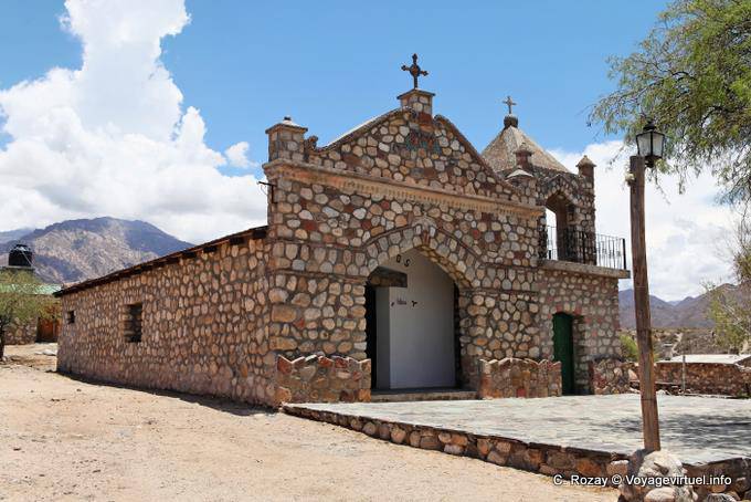 Kirche von farbigen Steinen, Ruta 40 zwischen Seclantas und Cachi - Argentinien
