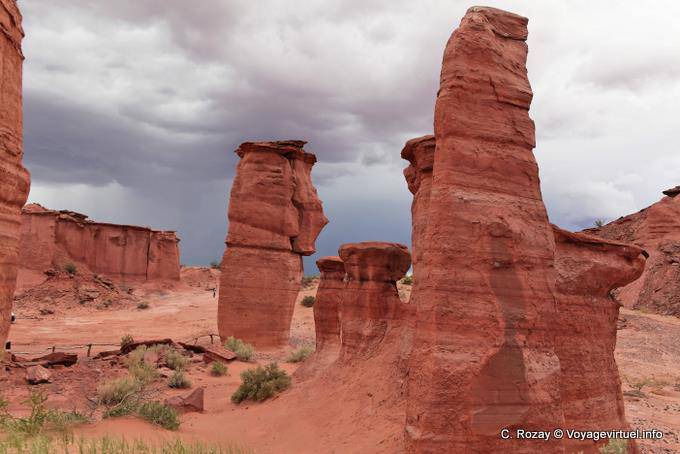 Ein weiterer Blick auf die Figur des Totem Talampaya - Argentinien