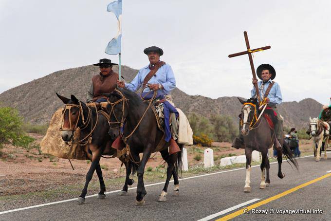Ruta 40 nach Chilecito, Jumper Prozession - Argentinien