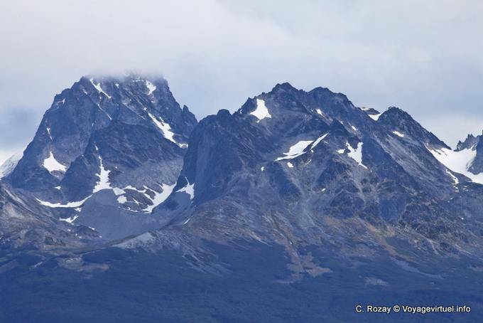 Blick auf Montes Sampaio, Hoste in Chile, Parque Nacional Tierra del Fuego, Ushuaia - Argentinien