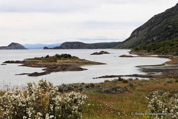 Alt Nunatak, Isla Redonda mit Beagle-Kanal an der Unterseite, Ushuaia Feuerland Nationalpark Baia Lapataia - Argentinien