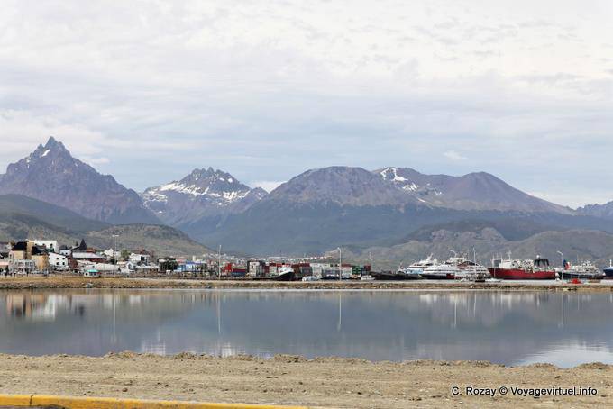 Reflexion der Berge, Ushuaia - Argentinien