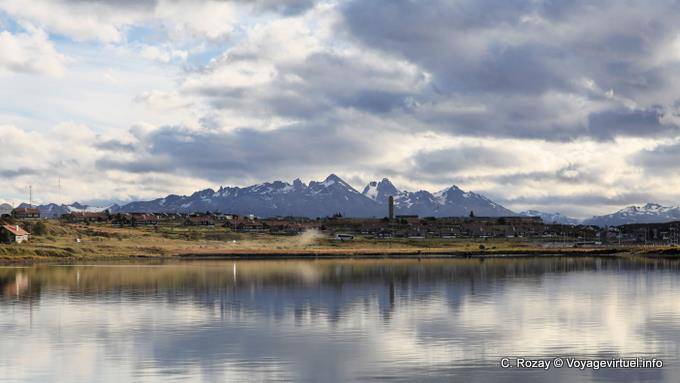 Reflexionen im Bahia Encerrada, Ushuaia - Argentinien