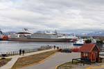 Liner im Hafen von Ushuaia, Argentinien.