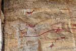 Fresco Tiere in Eisenoxid, Höhlenmalerei Tehuelche, Walichu, Argentinien.