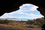 Blick aus der Höhle, archäologische Stätte Tehuelche, Walichu, Argentinien.