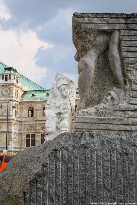 Ein weiterer Blick auf das Mahnmal Gegen Krieg und Faschismus - Wien - Österreich