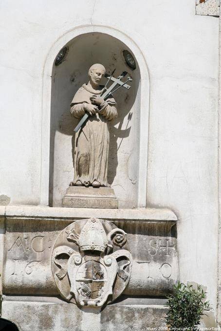 Heiligenkreuzerhof Kloster Kleine Statue des Hl - Wien - Österreich