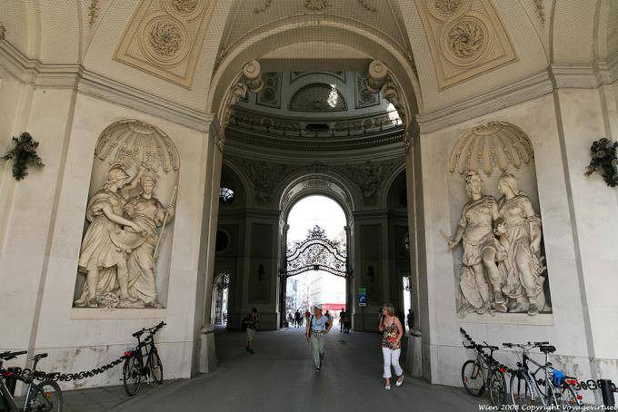 Hofburg, Eingang in die Spanische Reitschule - Wien - Österreich