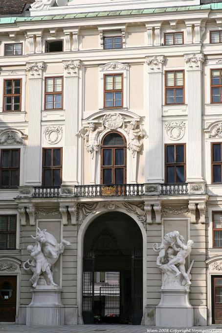 Hofburg, die 12 Statuen des Herkules - Wien - Österreich