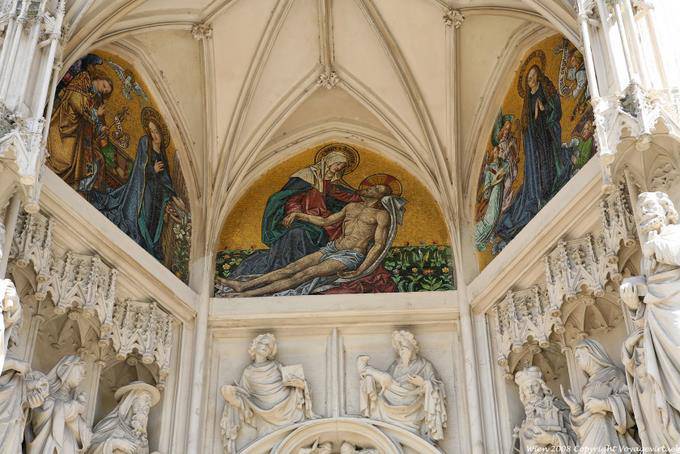 Maria Am Strand, Westportal Moaaiken - Wien - Österreich