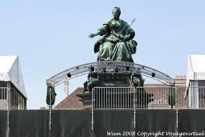 Maria Theresien Platz der Kaiserin Figur - Wien - Österreich