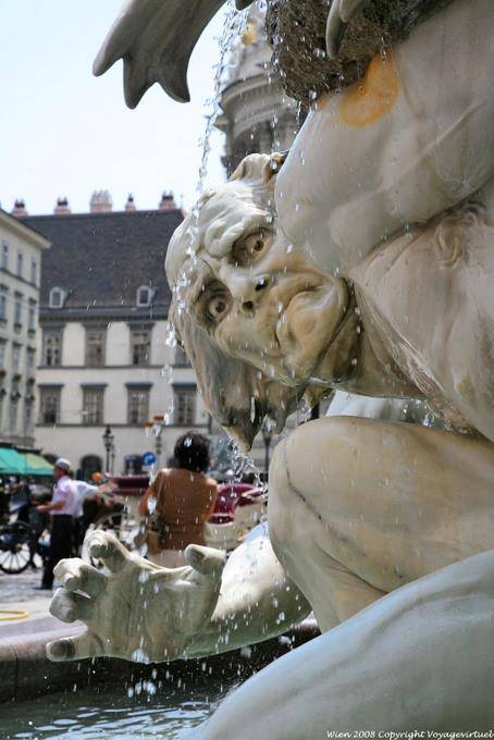 Michaeler Platz, Brunnen Macht zu Lande, infernal Blick - Wien - Österreich