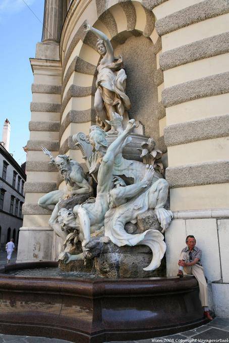 Michaeler Platz, Brunnen Macht zu sehen, warten - Wien - Österreich